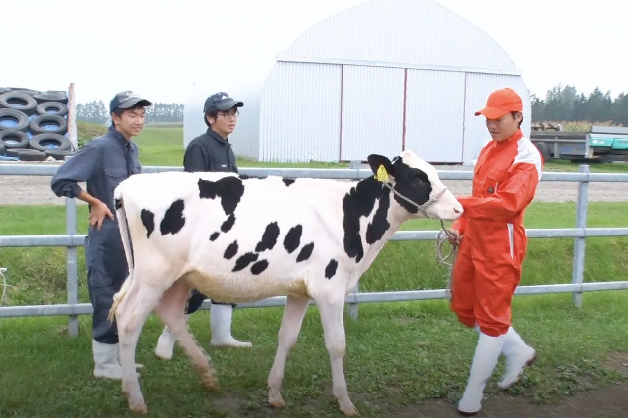 “転校生”として高校生活を送るみやぞん