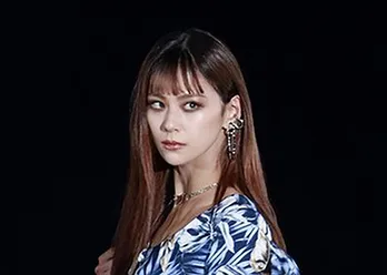 西内まりや、モコモコ白トップス＆お団子ヘアのニコニコSHOTに反響続々「笑顔が眩しすぎ」「神ってる」