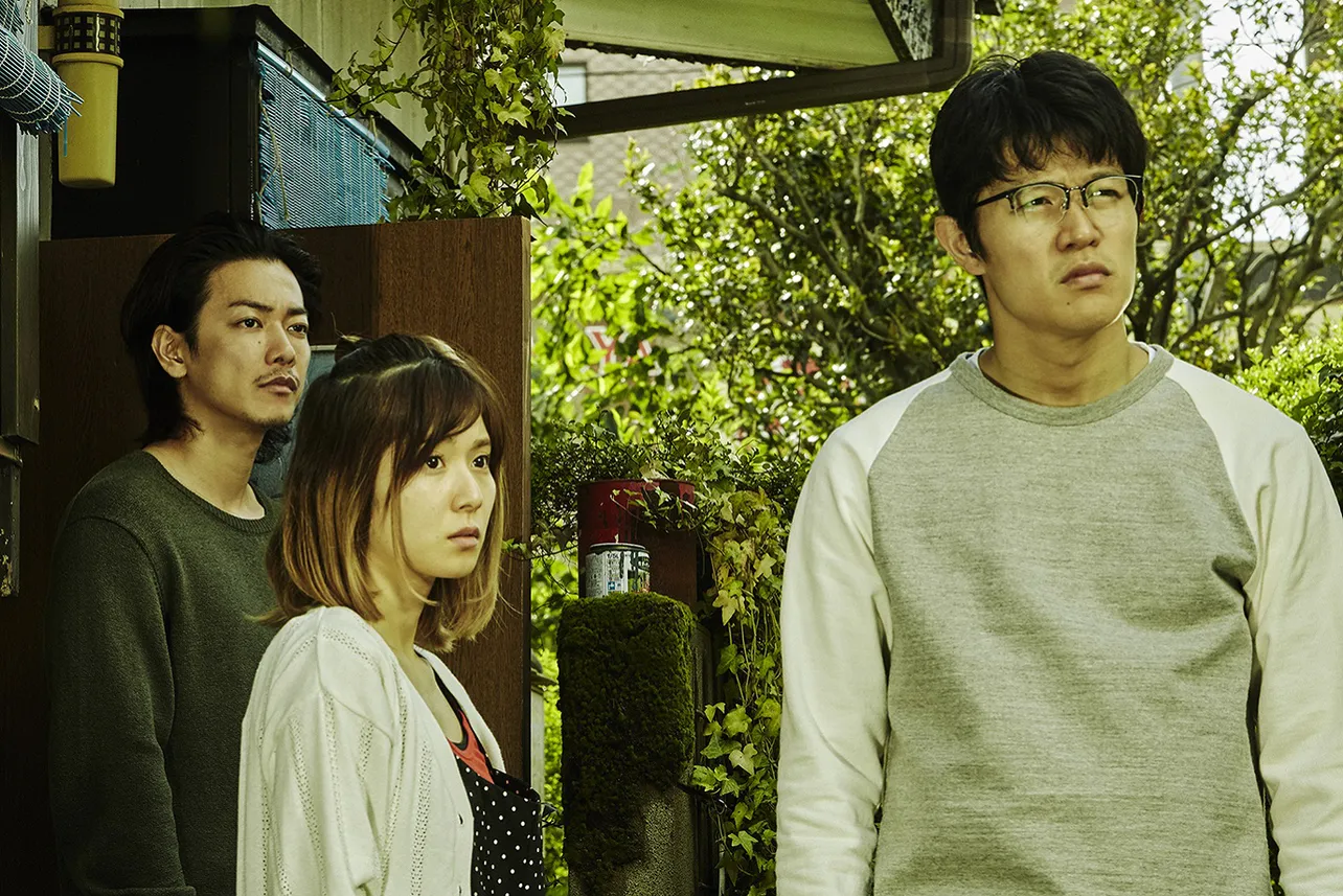 三兄妹を演じる佐藤健、松岡茉優、鈴木亮平(写真左から)