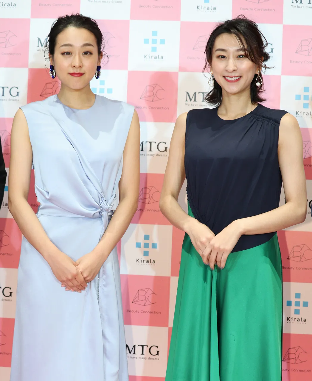 浅田舞(右)と浅田真央(左)がイベントに登場！