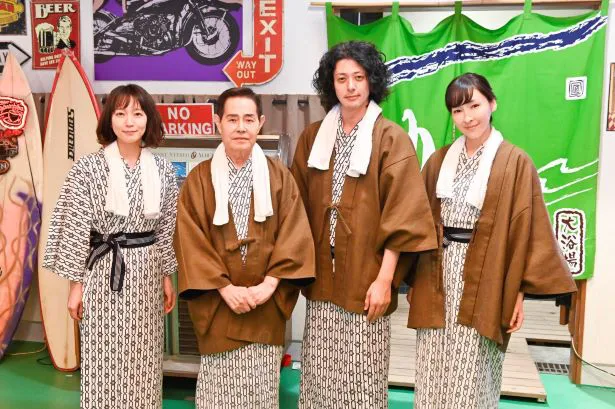 【写真を見る】(写真左から)吉岡里帆、加藤茶、オダギリ ジョー、麻生久美子の貴重な浴衣姿を公開