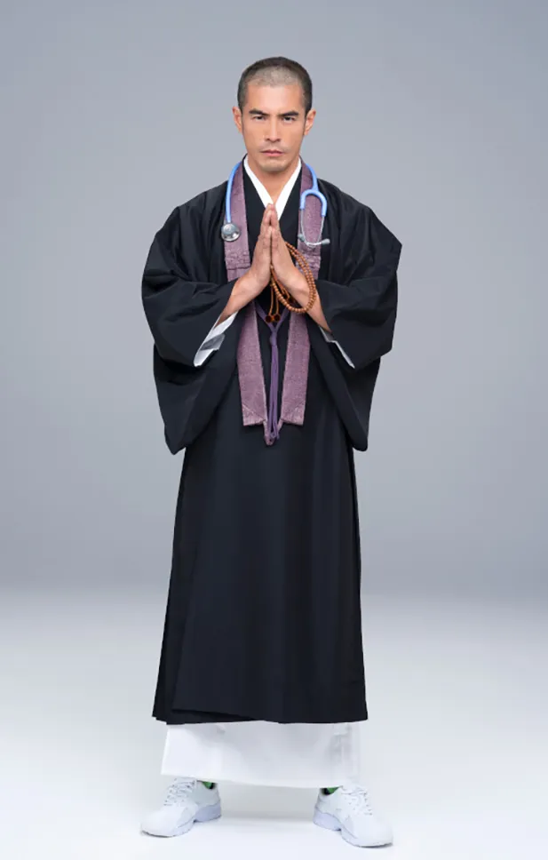 伊藤英明が袈裟を着た僧侶としての姿を初披露した