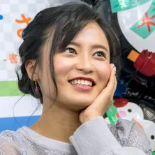 小島瑠璃子が“サンドウィッチマン”との3SHOTを投稿「最高のサンドウィッチ」「顔の大きさが…」と大反響