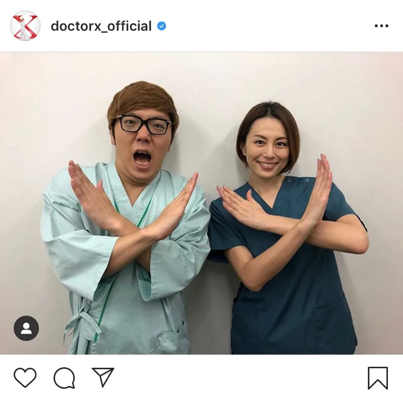 【写真を見る】米倉涼子＆ヒカキン“Xポーズ”2SHOT