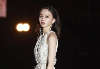 山本舞香、ラブリーな“長男”との添い寝SHOTに「寝顔可愛い」「親子みたい！笑」と称賛続々