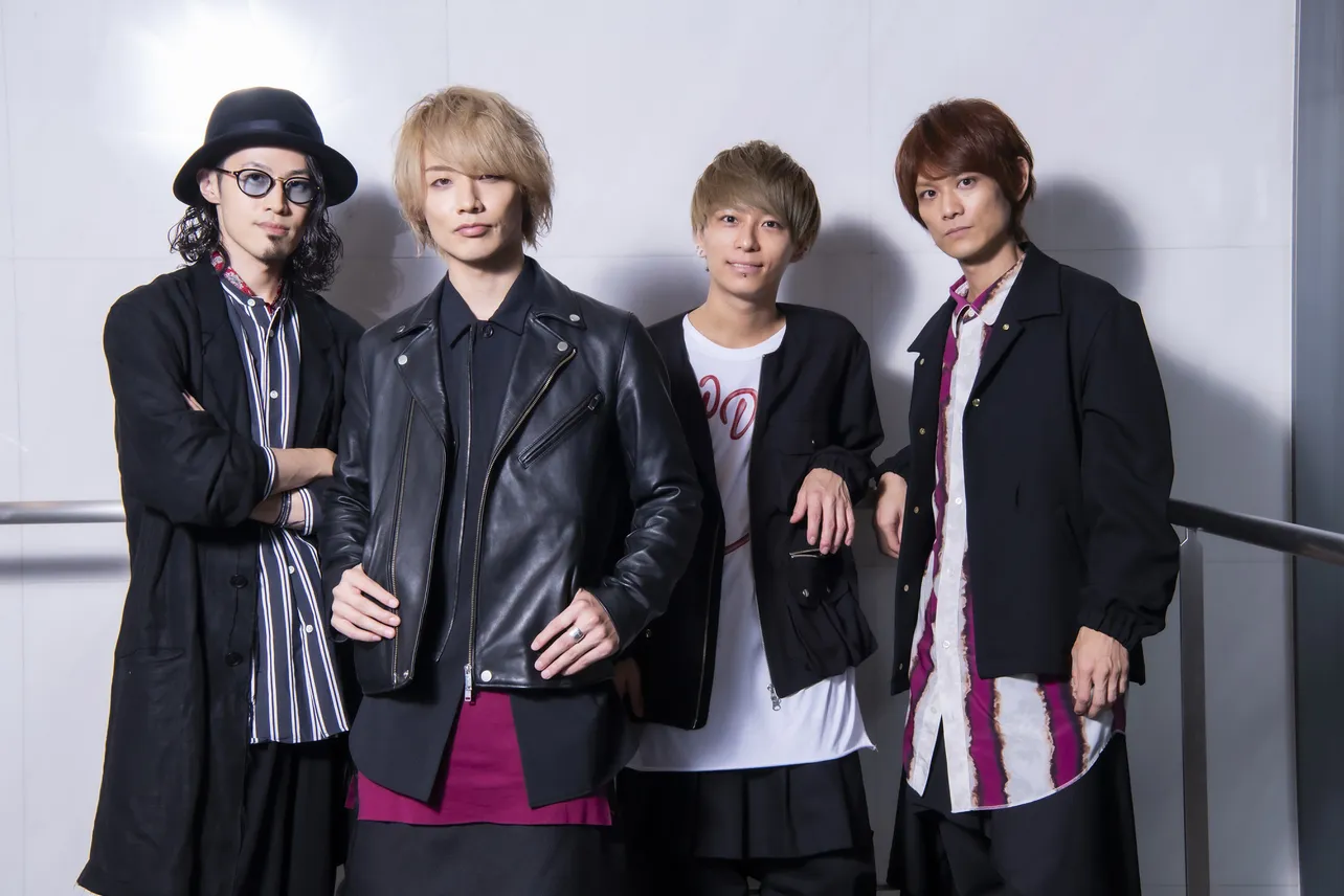 11月5日にニューシングル「SPIRAL」をリリースしたThinking Dogs(左からわちゅ～、TSUBASA、大輝、Jun)
