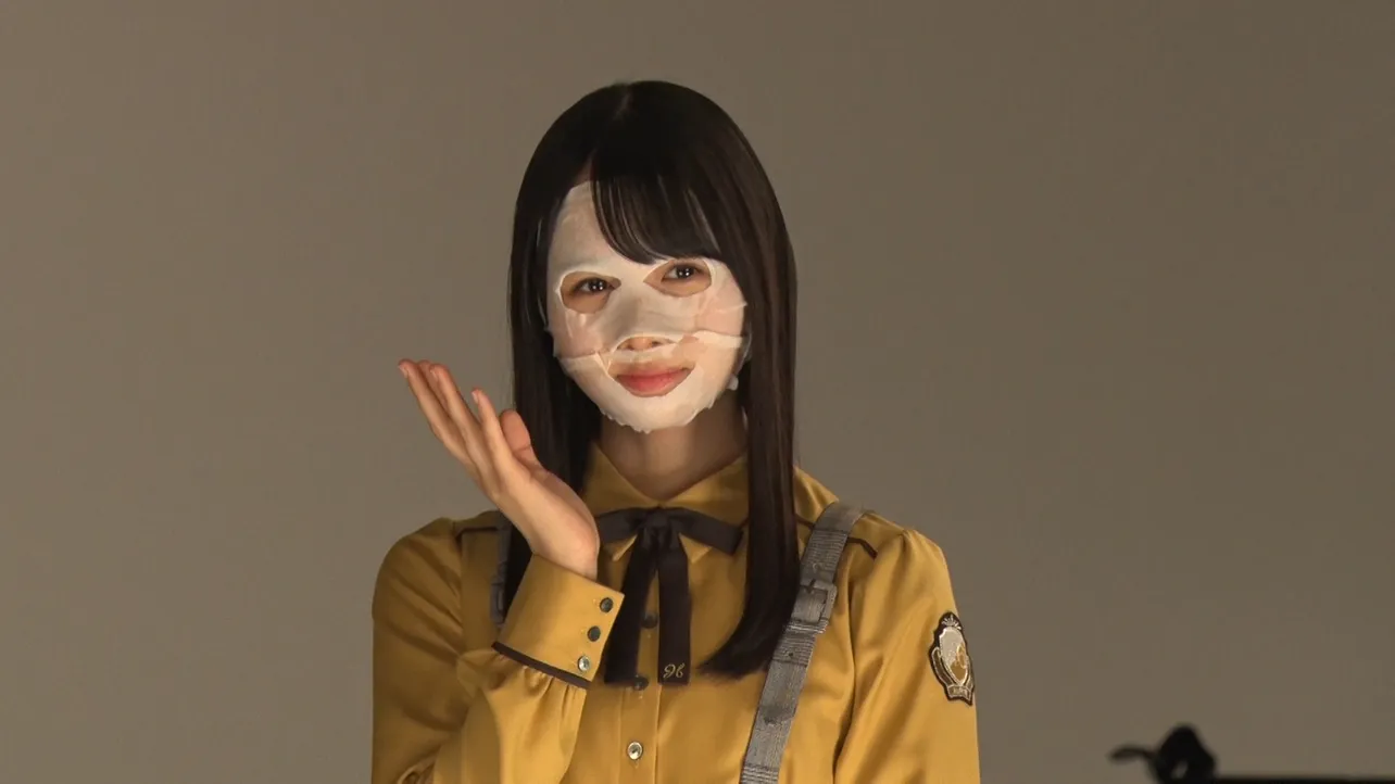 【写真を見る】日向坂46はフェイスマスク姿も超キュート!?、他写真13枚