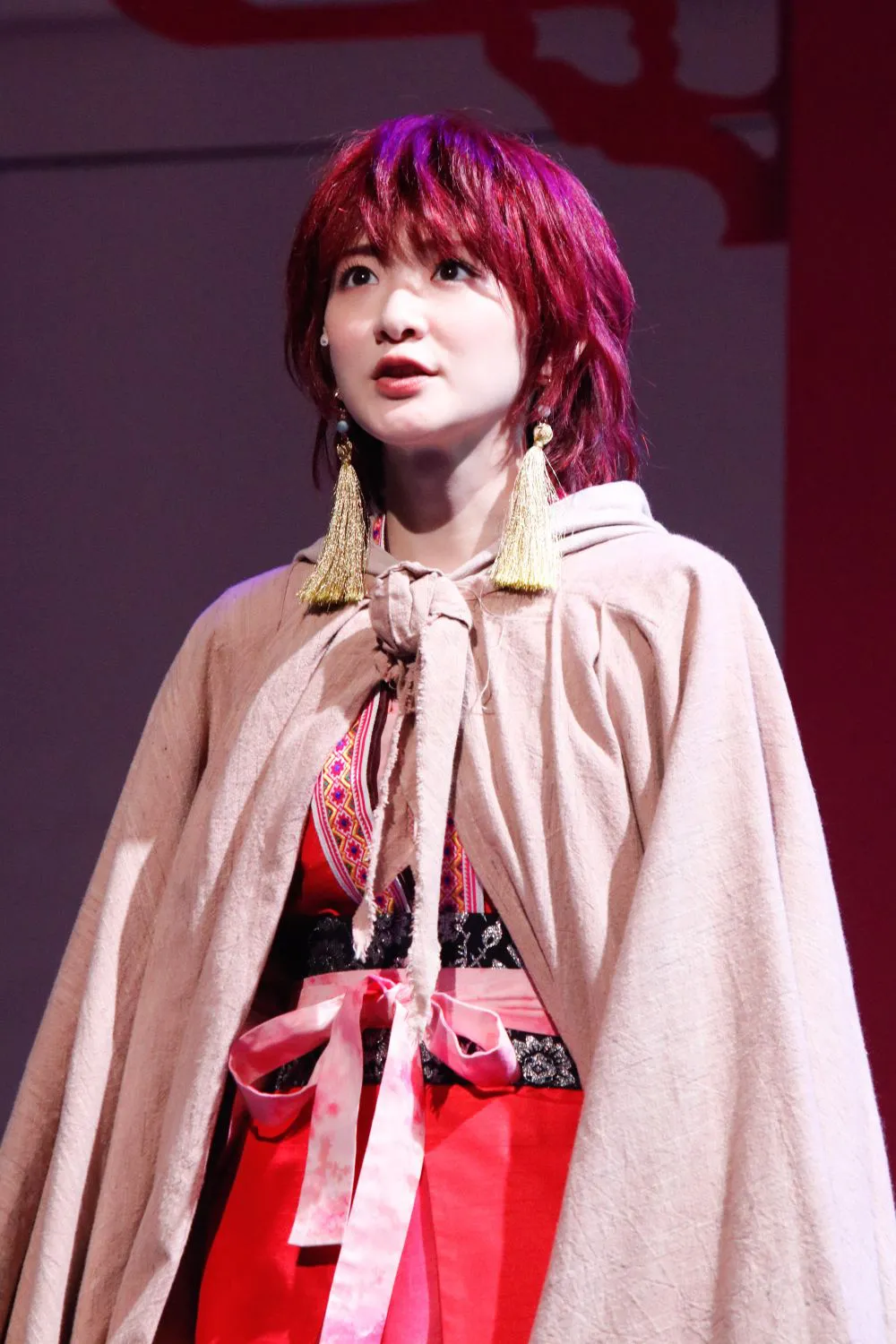 【写真を見る】舞台 「暁のヨナ〜烽火の祈り編〜」でヨナを演じる生駒里奈