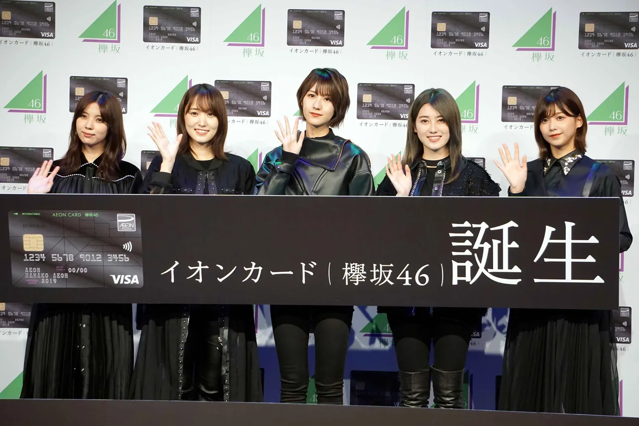 イベントに登場した欅坂46・小林由依、菅井友香、土生瑞穂、守屋茜、渡邉理佐(写真左から)