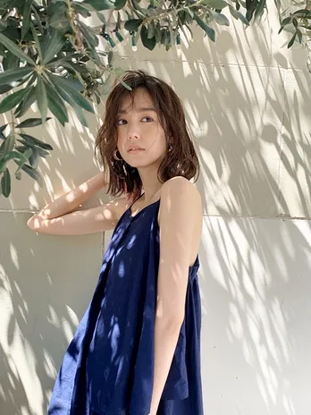 桐谷美玲、フォト&スタイルブックのオフショット公開! “即完”イベントの追加販売も決定