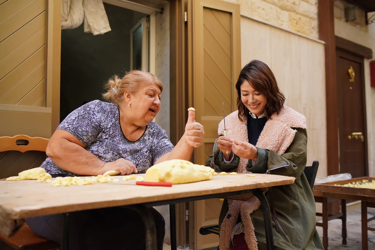 プーリア地方独特のパスタ「オレキエッティ」作りを体験