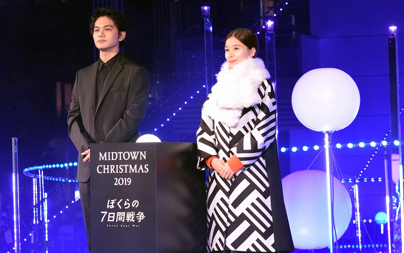 「MIDTOWN CHRISTMAS2019」イルミネーション点灯式に登場した北村匠海と芳根京子(写真左から)