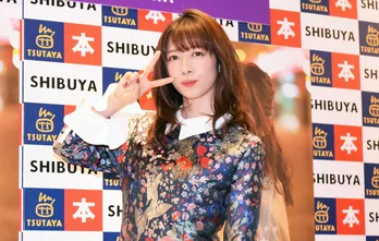 エビ中・真山りか、お酒の“失敗談”は「柏木ひなたの頬っぺたにすごいキスをして…翌朝謝りました」