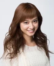 平愛梨・祐奈、“ツインテール&メイド姿”に反響!「超絶かわいい」「美人姉妹すぎ」