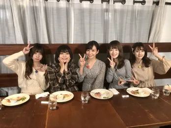 <神宿>超豪華ディナーでご機嫌のメンバーが5周年記念ライブを振り返る!