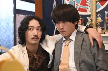 ＜チート＞金子大地＆上杉柊平“カモネギ”コンビ話題！劇中もオフもイチャイチャ？