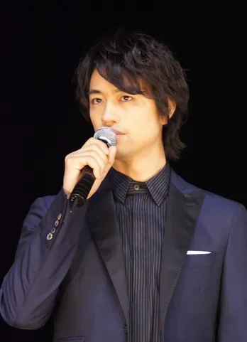 斎藤工、男性の本音を明かす「おばあちゃんでも見ちゃう」