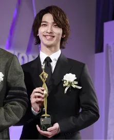 横浜流星、“謙虚な”W受賞報告にコメント殺到「おめでとう！」「謙虚な面も好きになる」