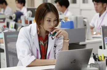 <ドクターX>ファン待望!米倉涼子&内田有紀“ひろみちこ”の入浴シーンに「待ってましたー!」