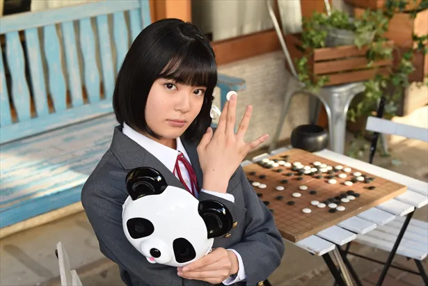 ドラマ「シロでもクロでもない世界で、パンダは笑う。」に出演する16歳・吉田美月喜