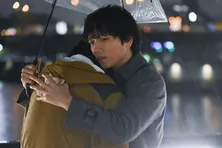 新キャラ・獅子丸が春田をハグ…雨の中で涙を流す春田に一体何が?<おっさんずラブ-in the sky->