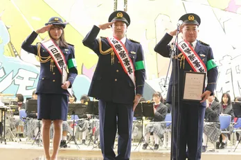 チョコプラ＆“インスタ美女”似鳥沙也加、千葉で一日警察署長に！チーバくんもイベントに登場！