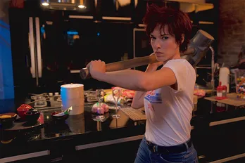 100tハンマーを振り回すカオリ役のエロディ・フォンタン「私がアニメを見たときに感じた印象どおりなの」