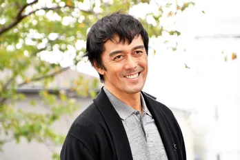 ＜まだ結婚できない男＞阿部寛「タツオは僕に任せてください！」パグの“タツオ”との秘話を告白