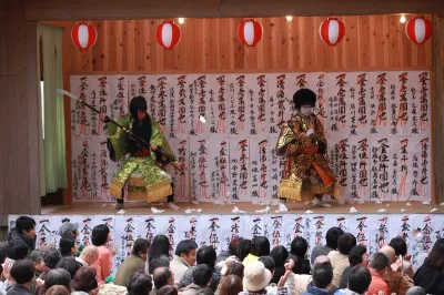 日本各地から850名に及ぶエキストラが集まり、歌舞伎の上演を再現