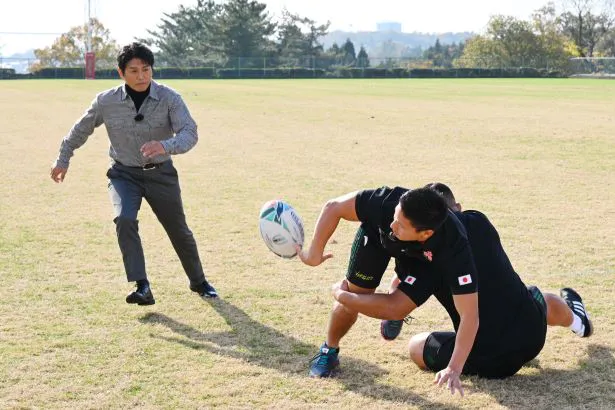 ラグビー経験者の高橋克典。快足ウィング、フルバックだった片りんを見せる⁉