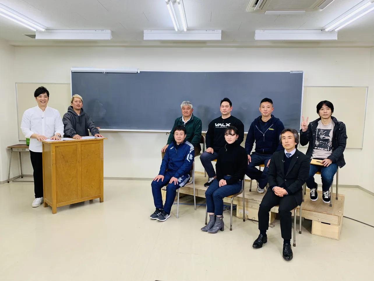 ライセンスがMCを務め、神奈川県で部活に頑張る部員たちに密着する「部活応援プロジェクトしゃかりき！」 の新春スペシャルが放送。指導する側の6人の先生たちに迫る