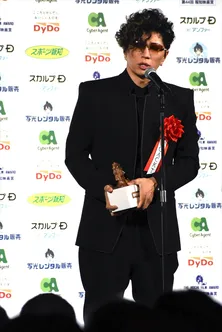 「翔んで埼玉」高校生役のGACKT、原作の魔夜峰央らが“あやふやでボヤーンとした賞”に喜び