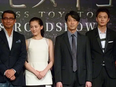 映画「プリンセス　トヨトミ」の完成披露試写会に出席した中井貴一、綾瀬はるか、堤真一、岡田将生（写真左から）