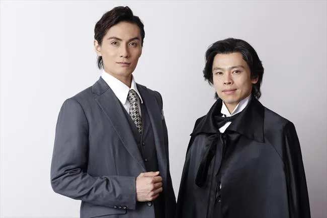 「新作ミュージカル『怪人と探偵』」に出演する中川晃教(写真右)と加藤和樹(同左)