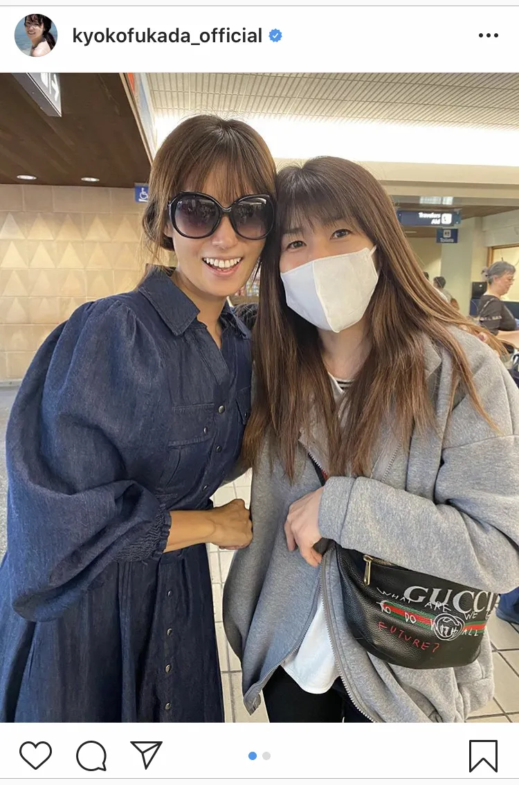 【写真を見る】深田恭子が親友・吉田沙保里のサプライズに大喜び。笑顔でツーショットに収まる