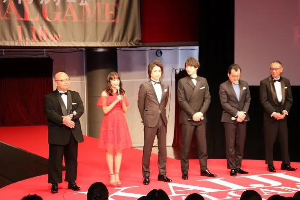 「カイジ ファイナルゲーム」について語る関水渚(左から2番目)