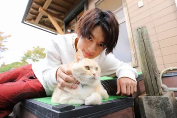 佐野勇斗、かわいすぎる“もふもふ”ネコに癒される!