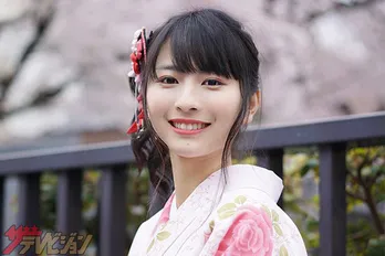 “話題の中国人美女”ロン・モンロウ、美脚まぶしい“体操服”SHOTにファン悶絶「ブルマは貴重」「かわいすぎる」