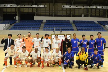 矢部浩之、中田浩二ら“やべっち F.C.チーム”が、稲本潤一、宇佐美貴史らオリンピックのレジェンドたちに挑む