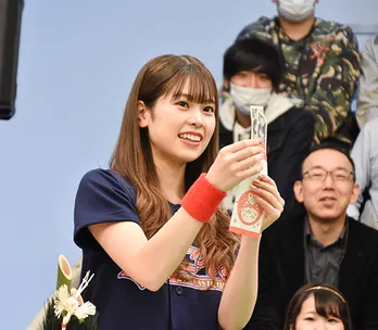 AKB48チーム8、おめでたい“かぶりもの”姿でお年玉争奪バトルに挑戦！