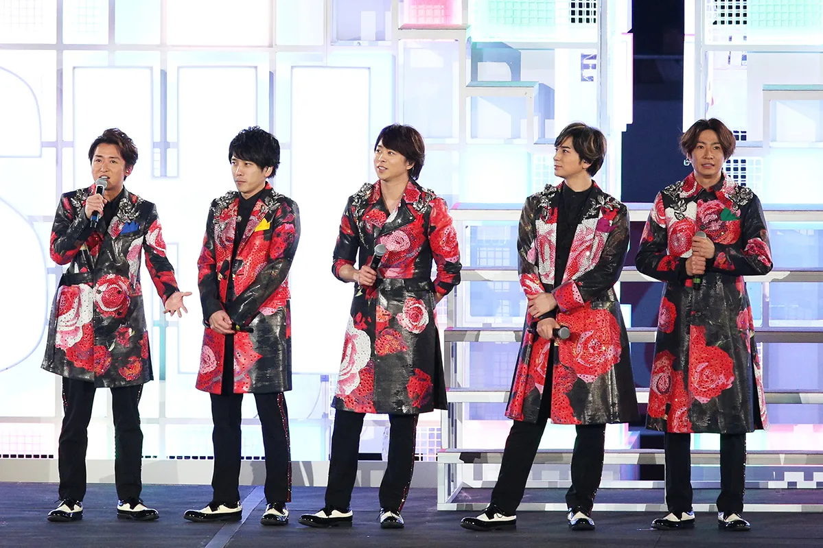 嵐の大野智、二宮和也、櫻井翔、松本潤、相葉雅紀(写真左から)