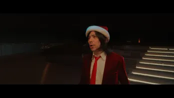 クリスマスイブ限定CMでエレカシ・宮本浩次がサンタ姿で名曲を熱唱！