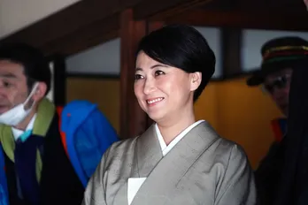 友近と広末涼子が“ラブバトル”！ 中井貴一、佐々木蔵之介W主演「嘘八百 京町ロワイヤル」場面カット解禁