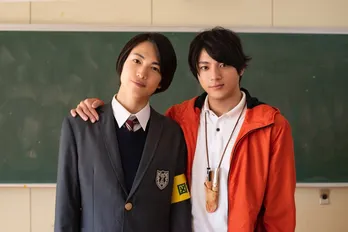 “リュウソウブルー”綱啓永が“元ゴーカイブルー”山田裕貴主演ドラマ「ホームルーム」に出演！