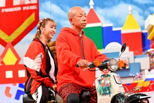 小峠英二のバイクスキルに、藤田ニコル「キュンとしちゃった」<フレンドパーク元日SP>