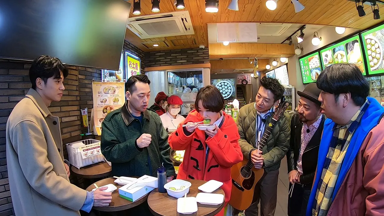 【写真を見る】激熱の小籠包に日村勇紀らがもん絶する中、涼しい顔で「おいしい～！」と満足げな黒木華