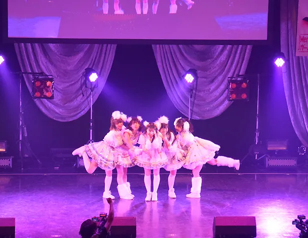 「NewYear Premium Party 2020」のNewYear Stageに出演したFES☆TIVE
