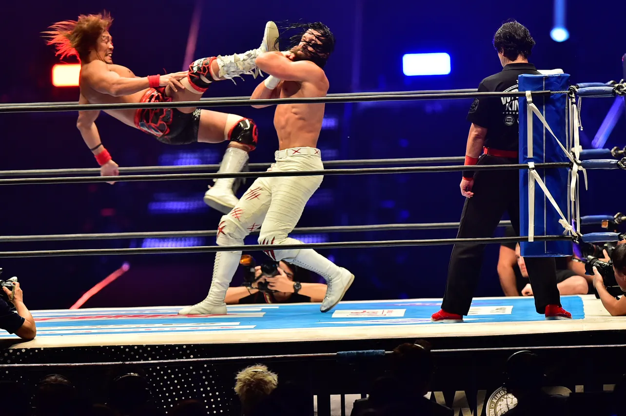 IWGPインターコンチネンタル選手権試合で第23代王者ジェイ・ホワイトと内藤哲也が対戦