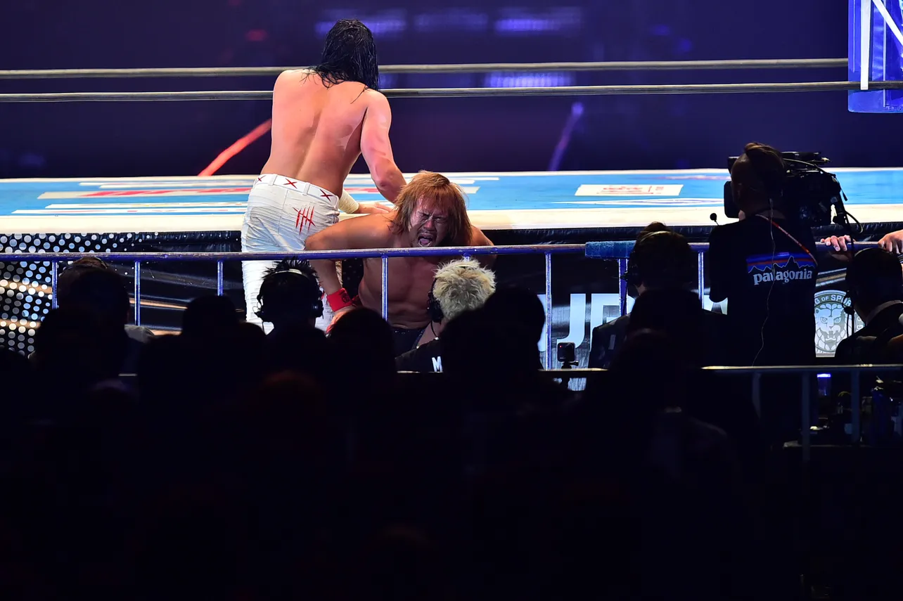  IWGPインターコンチネンタル選手権試合で第23代王者ジェイ・ホワイトと内藤哲也が対戦