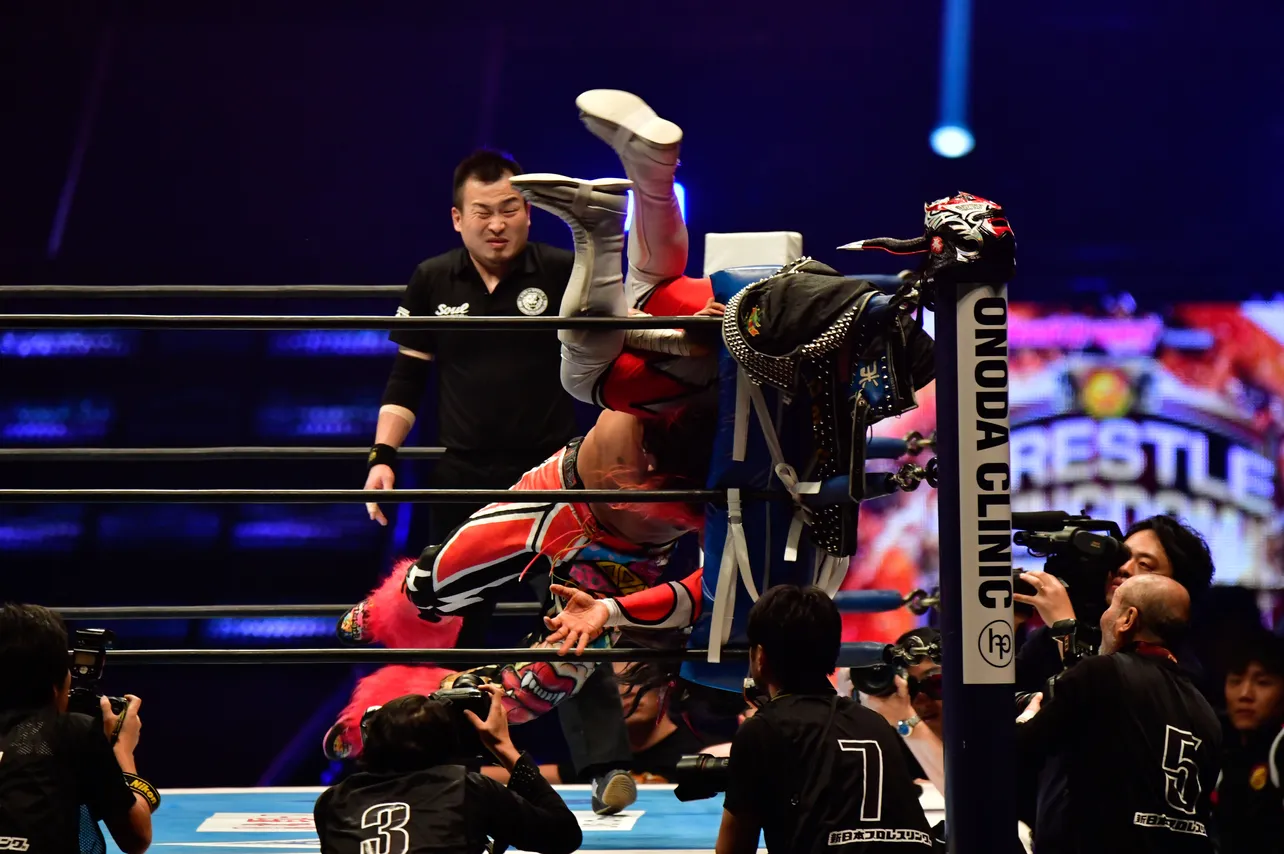 獣神サンダー・ライガー＆佐野直喜with藤原喜明 VS 高橋ヒロム＆リュウ・リー